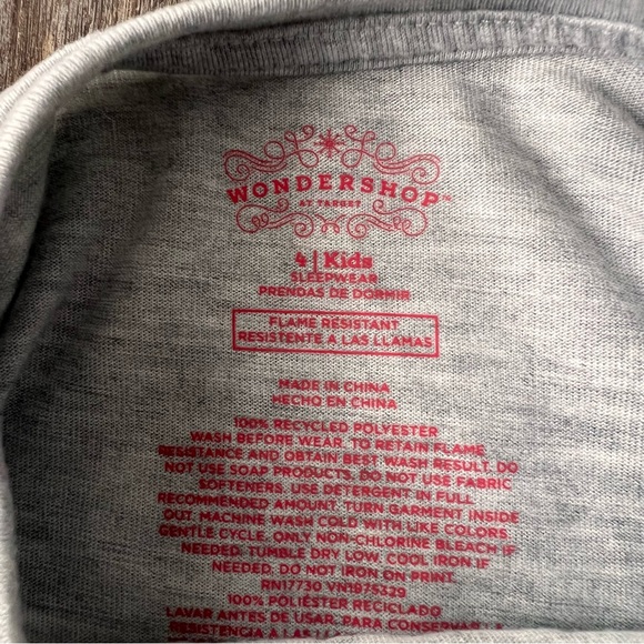 Wondershop Holiday 2022 Grey Red & White Joyful Short Sleeve Pajama Top Kids 4T - Picture 2 of 4